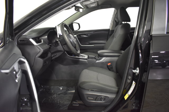 Used 2025 Toyota RAV4 XLE FWD image 11