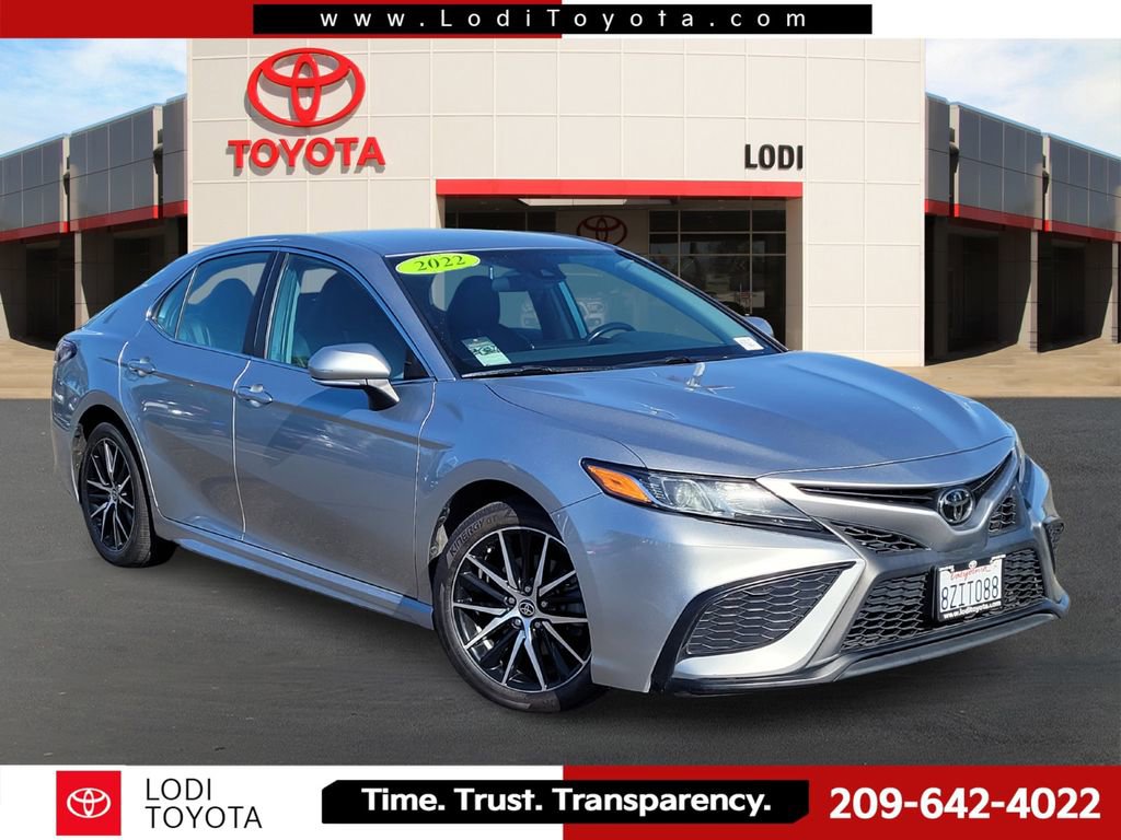 Used 2022 Toyota Camry SE FWD image 1