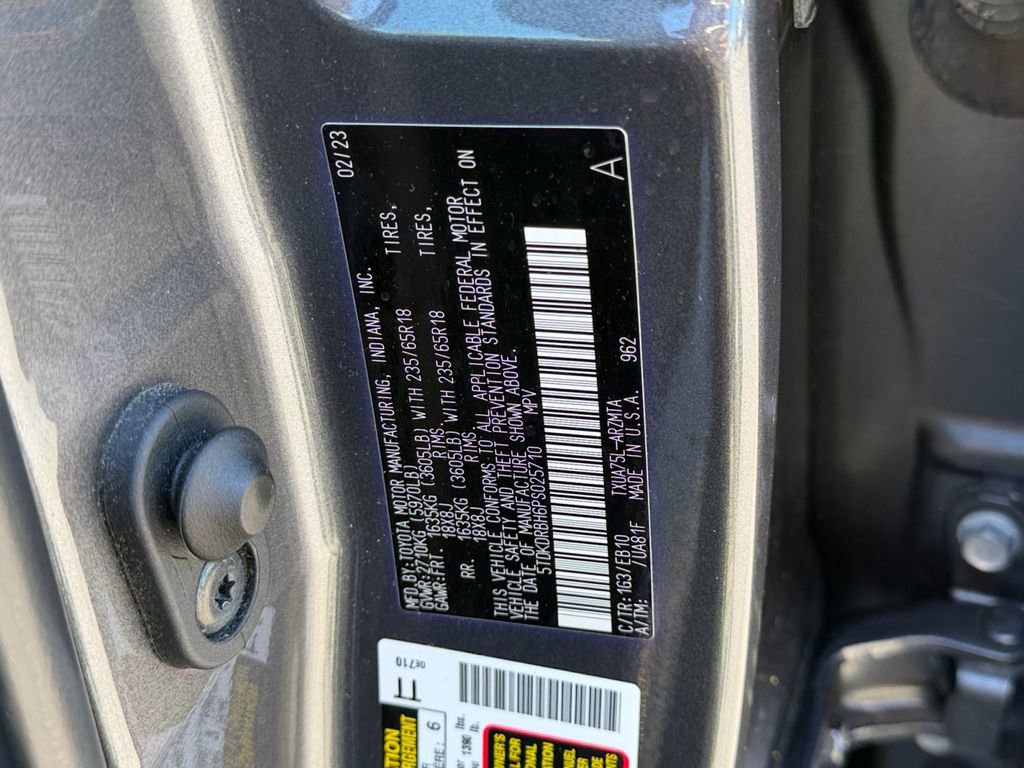 Used 2023 Toyota Highlander XLE AWD/4WD image 29
