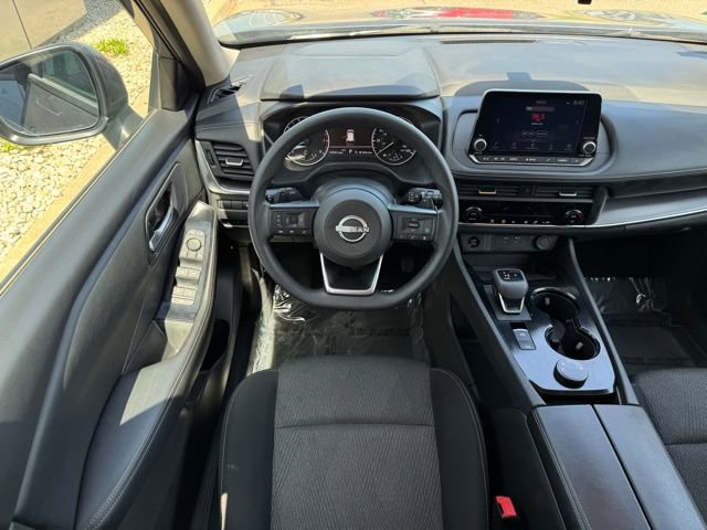 Used 2024 Nissan Rogue SV image 5