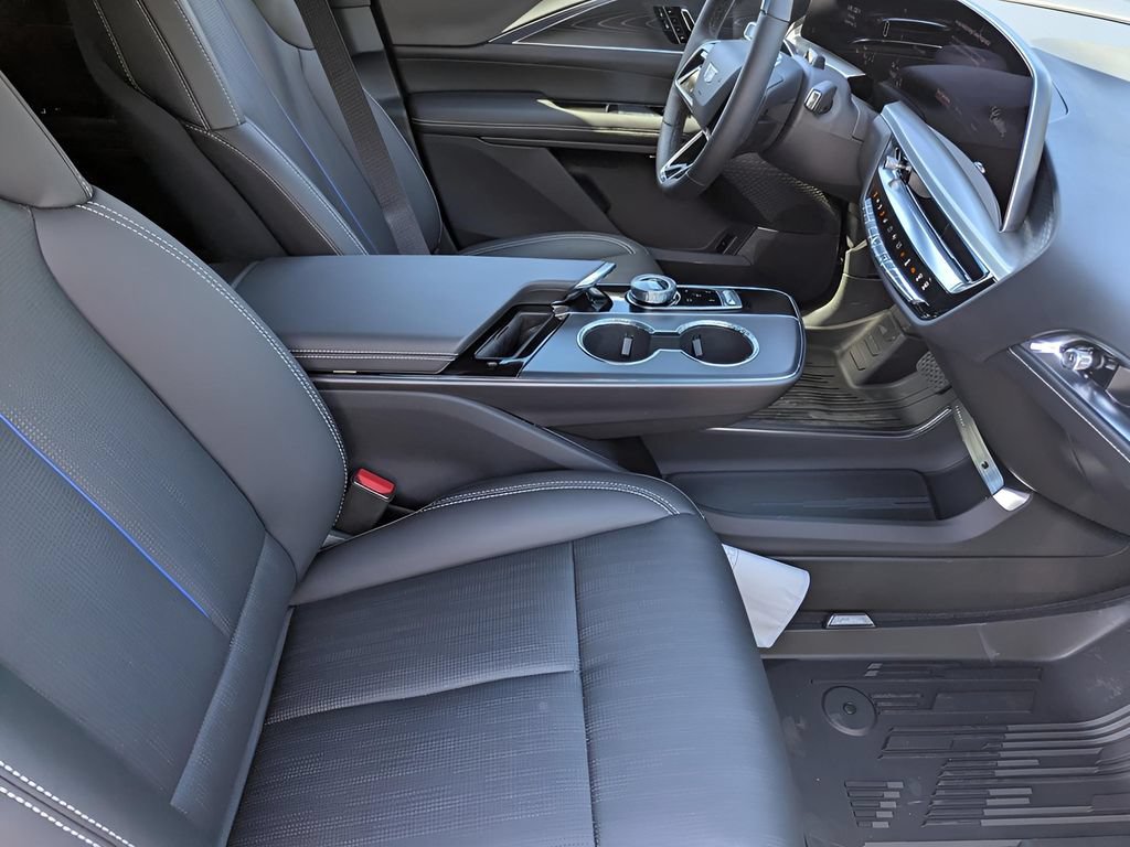 New 2026 Cadillac Lyriq Luxury w/ LPO, Floor Liner Package AWD/4WD image 17