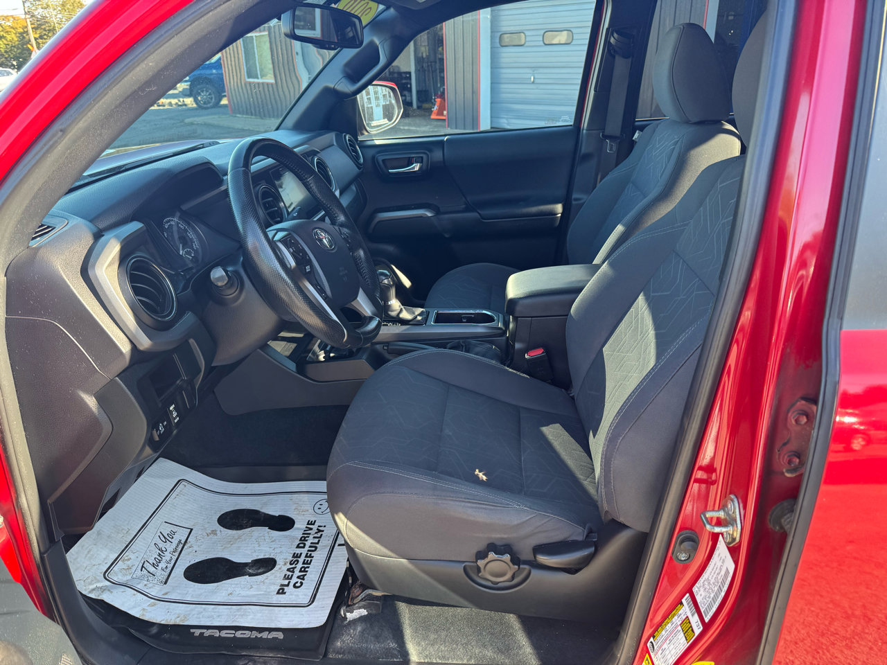 Used 2016 Toyota Tacoma TRD Sport image 11