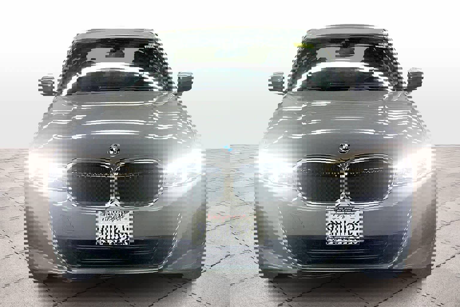 Used 2023 BMW 330e image 3