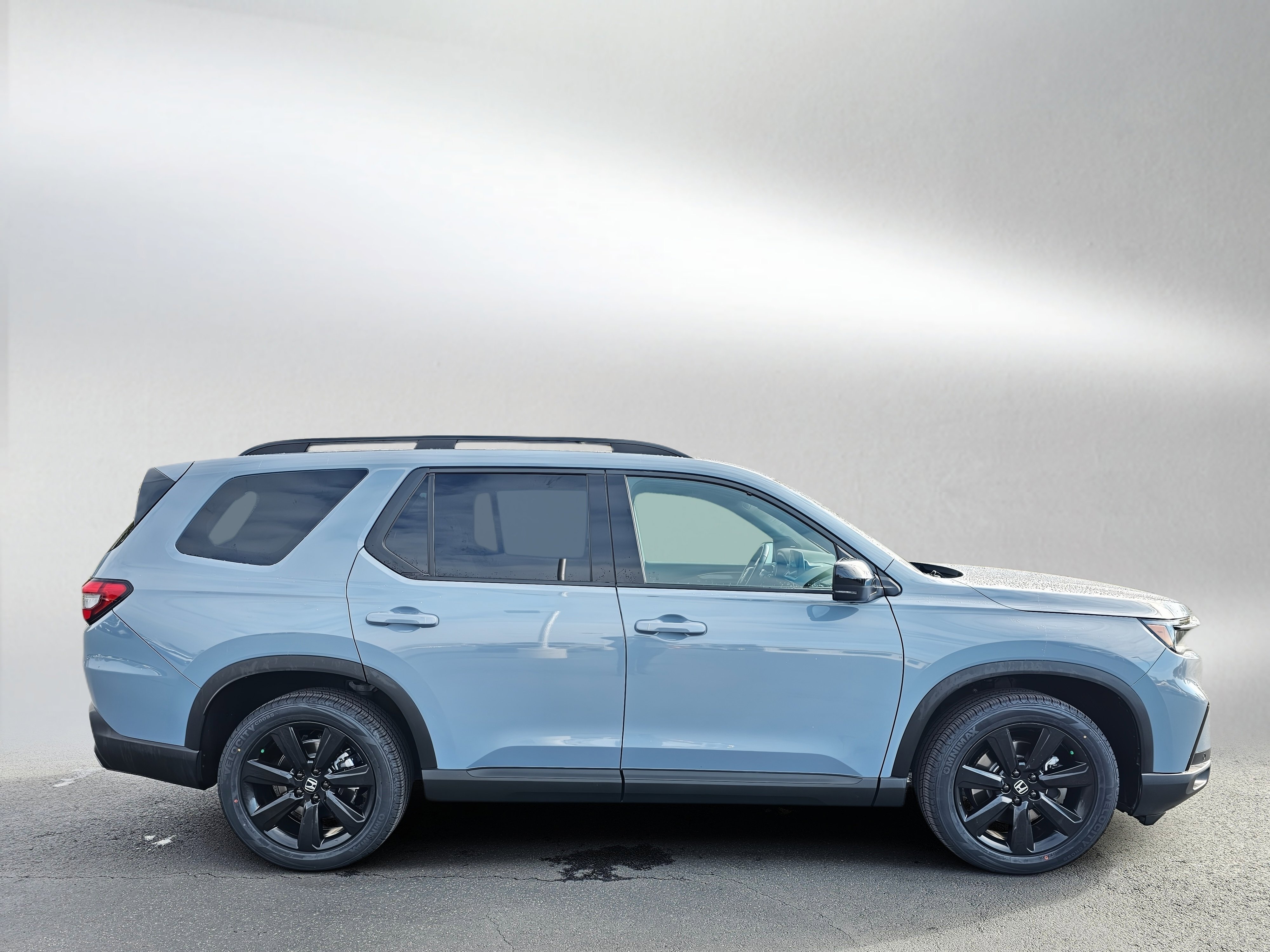 Used 2025 Honda Pilot Black Edition image 6