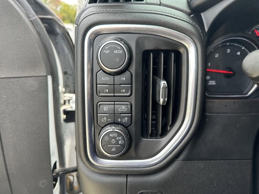 Used 2020 Chevrolet Silverado 2500 LTZ w/ LTZ Convenience Package image 18