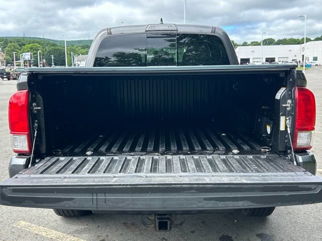 Used 2017 Toyota Tacoma TRD Sport w/ Tow Package (A/T) AWD/4WD image 18