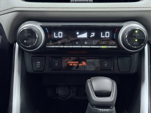 Used 2022 Toyota RAV4 XLE w/ XLE Grade Weather Package AWD/4WD image 34