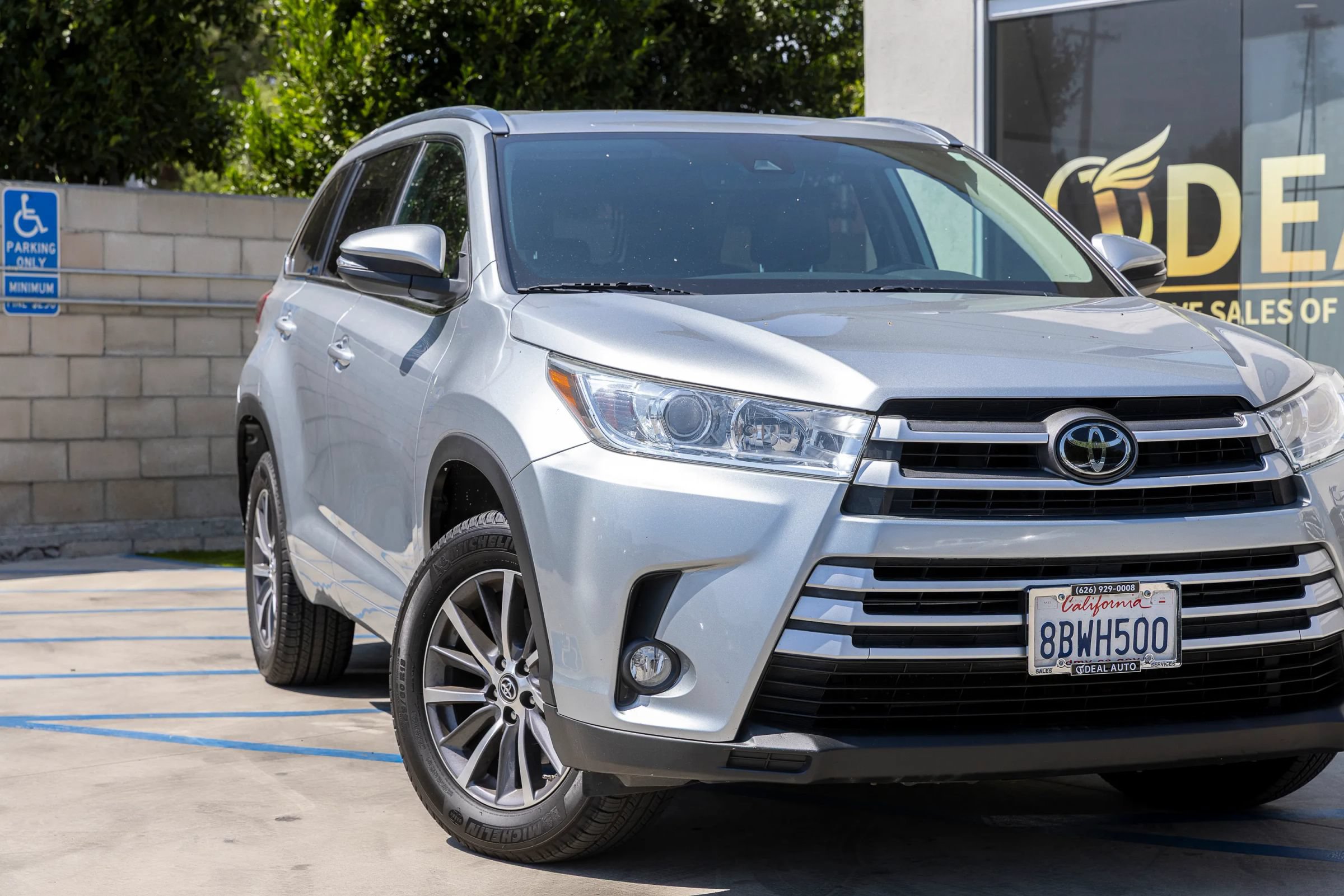 Used 2018 Toyota Highlander XLE FWD image 3