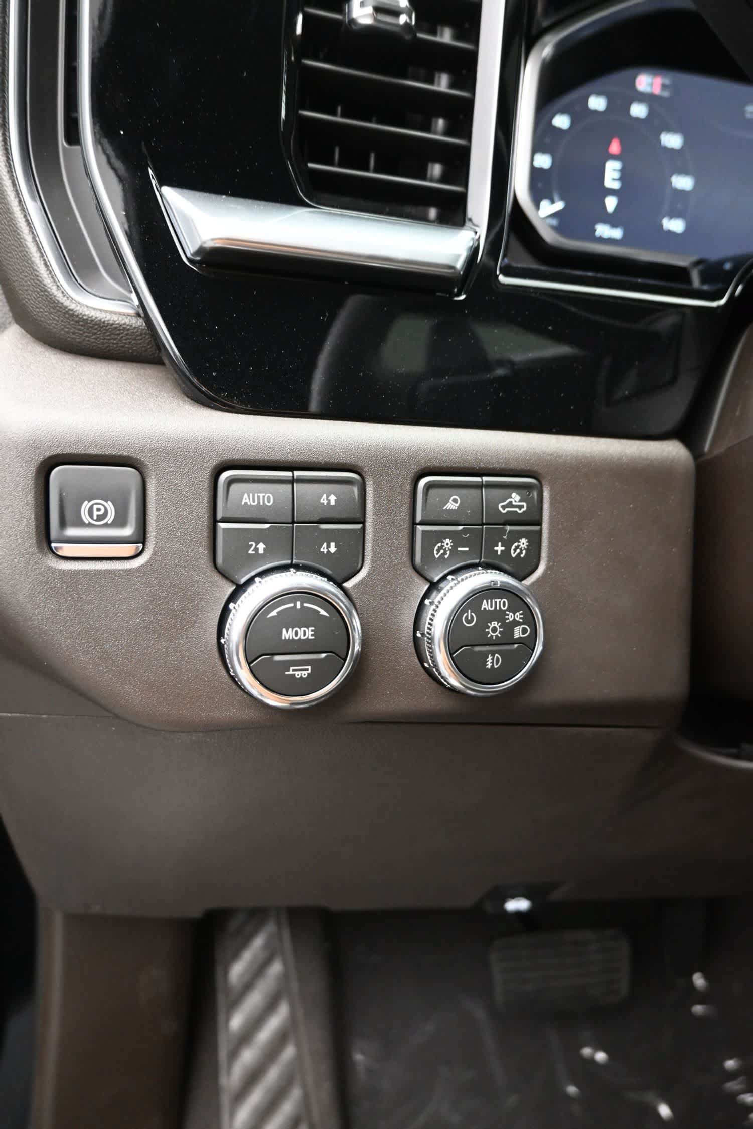 New 2026 GMC Sierra 1500 SLT w/ SLT Premium Plus Package AWD/4WD image 26