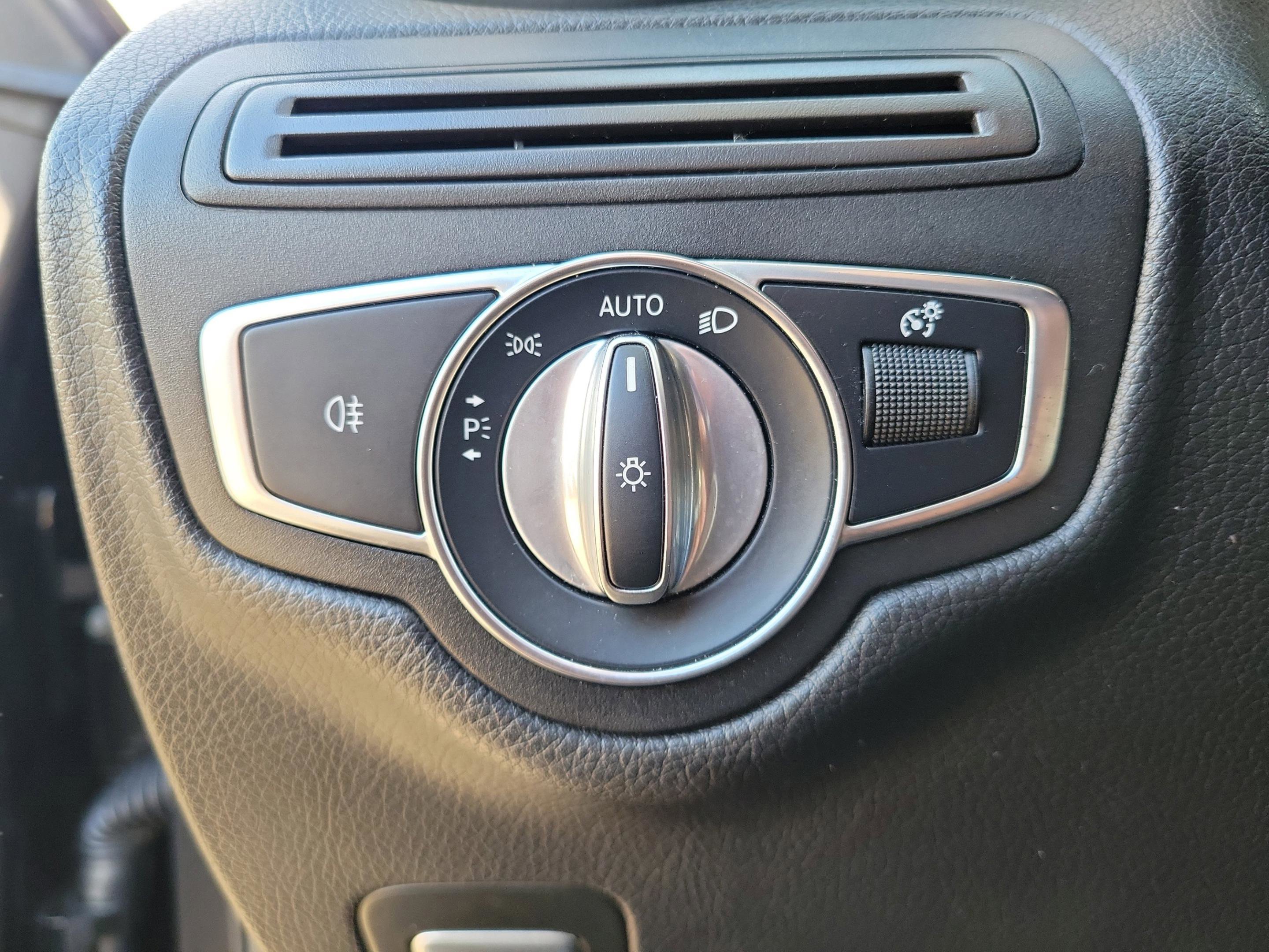 Used 2021 Mercedes-Benz GLC 300 image 20