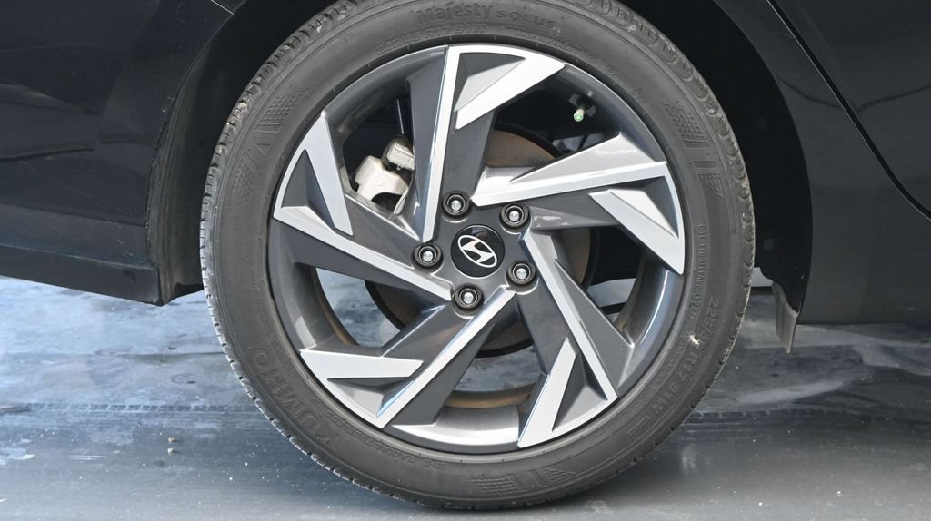 Certified 2025 Hyundai Elantra Sport FWD image 9