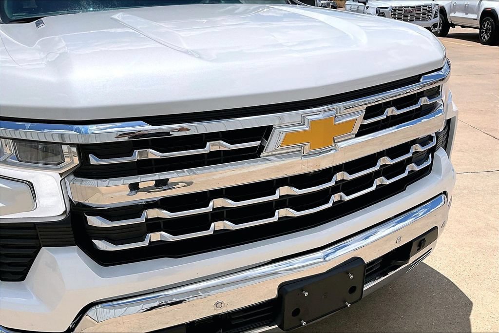 Used 2023 Chevrolet Silverado 1500 LTZ w/ Technology Package AWD/4WD image 34