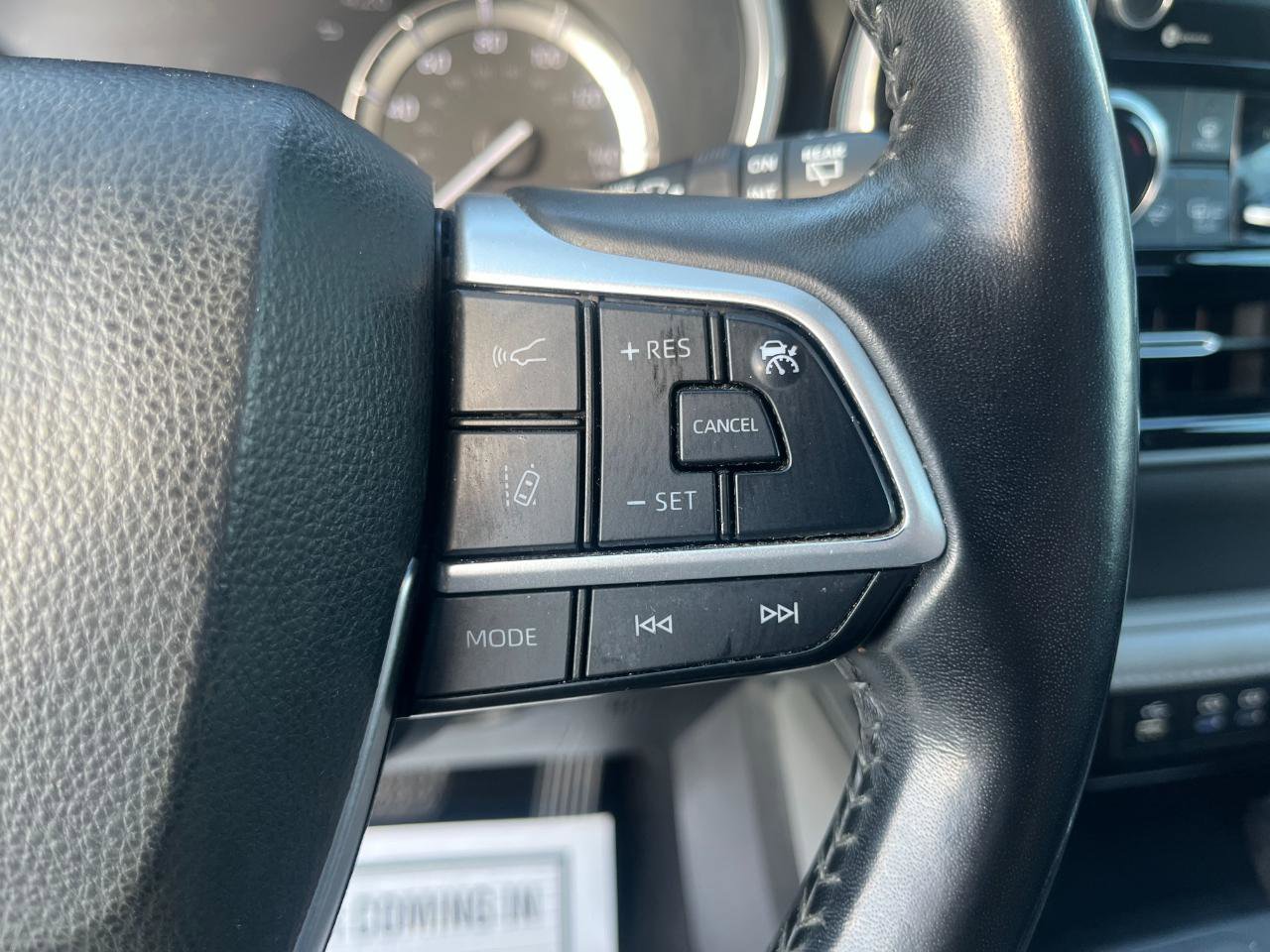 Used 2022 Toyota Highlander XLE AWD/4WD image 32