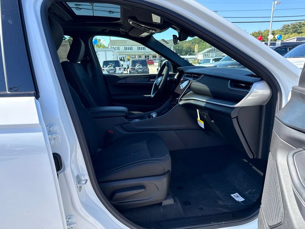 New 2027 Jeep Grand Cherokee Laredo X AWD/4WD image 26