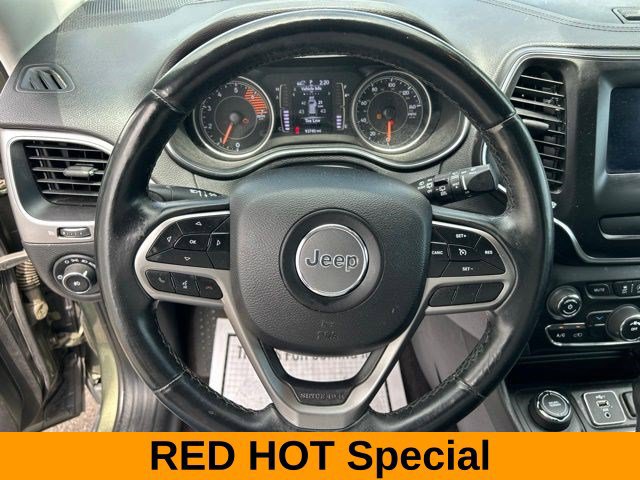 Used 2019 Jeep Cherokee Latitude Plus AWD/4WD image 16
