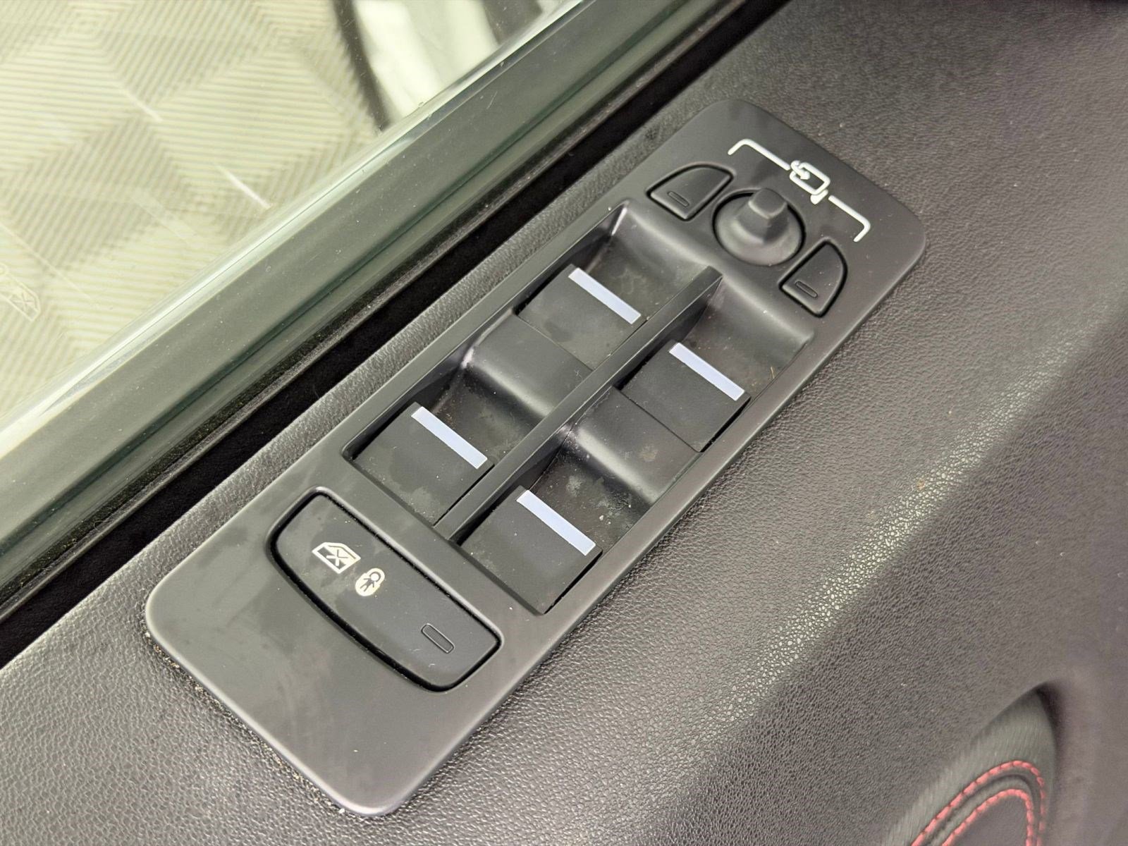 Used 2020 Land Rover Discovery Sport S R-Dynamic image 23