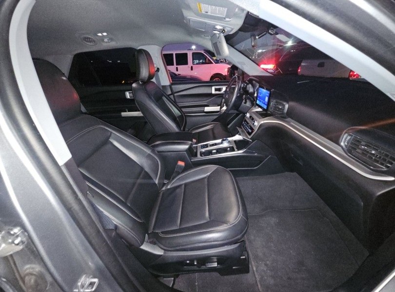 Used 2022 Ford Explorer XLT w/ Equipment Group 202A image 27
