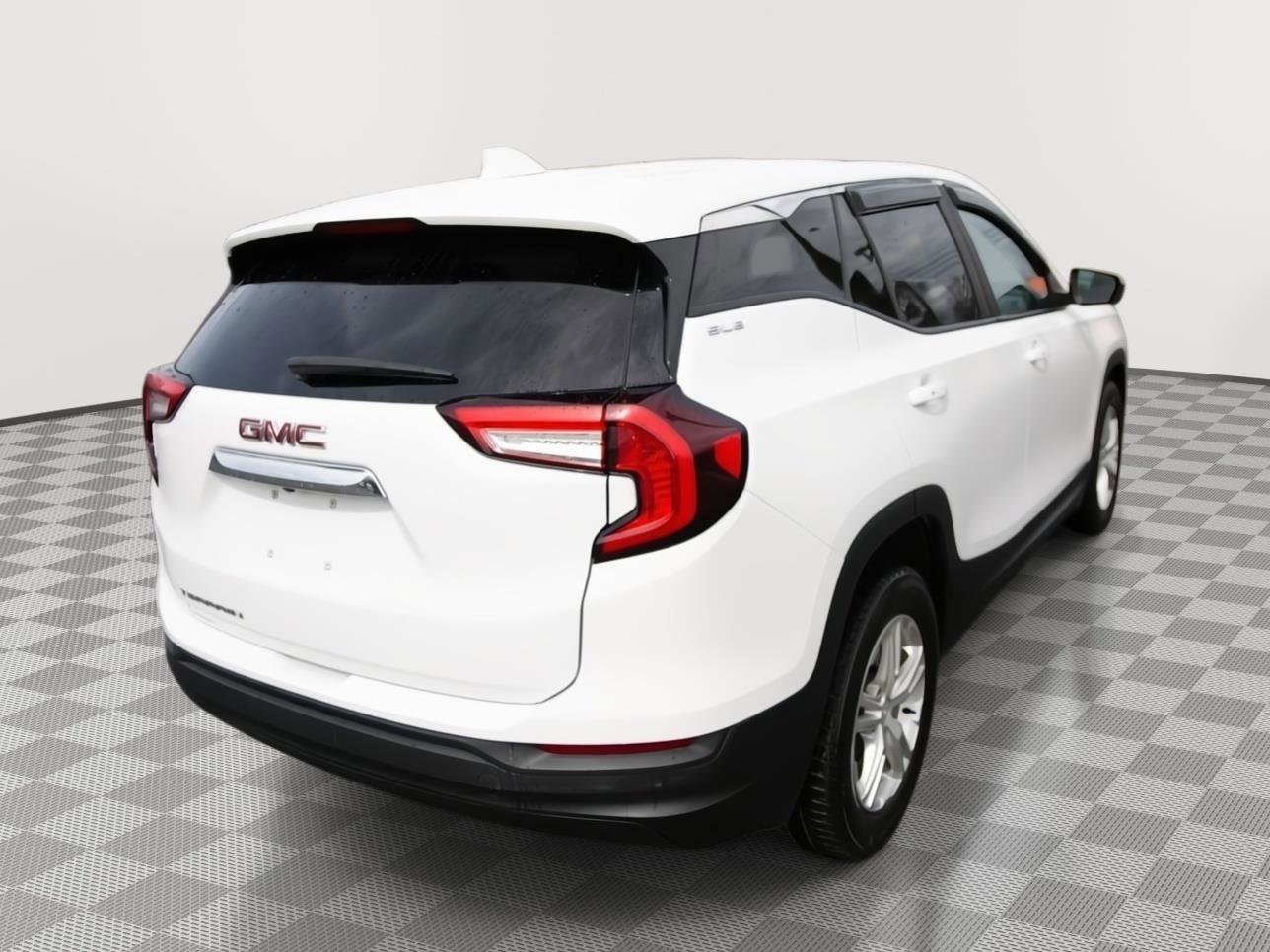 Certified 2022 GMC Terrain SLE image 3