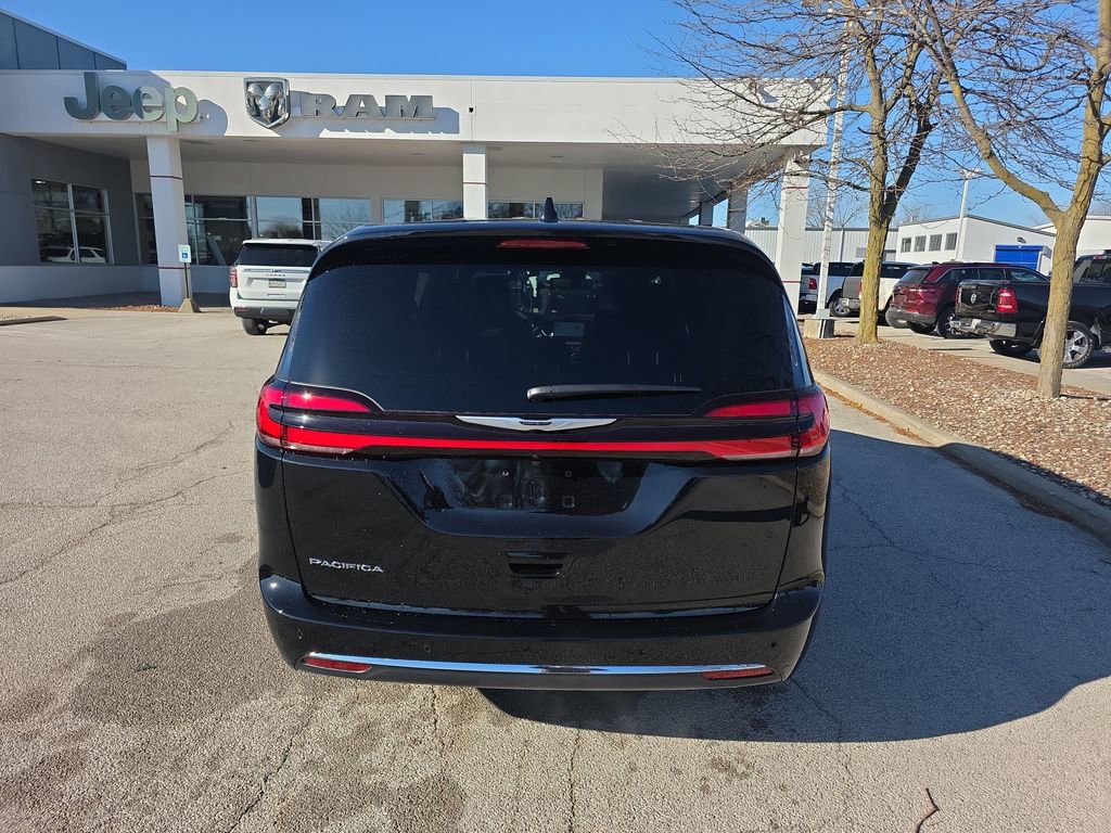 New 2026 Chrysler Pacifica Select image 5