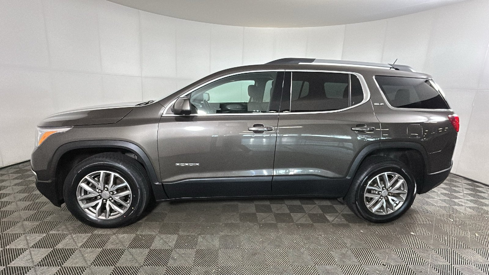 Used 2019 GMC Acadia SLE w/ Driver Alert Package I AWD/4WD image 7