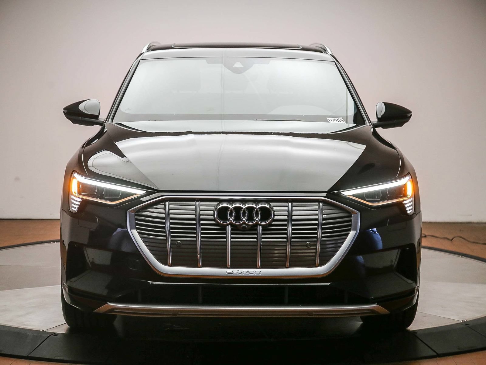 Certified 2022 Audi e-tron Premium Plus AWD/4WD image 2