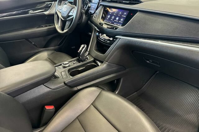 Certified 2023 Cadillac XT5 Premium Luxury w/ LPO, Floor Liner Package AWD/4WD image 16