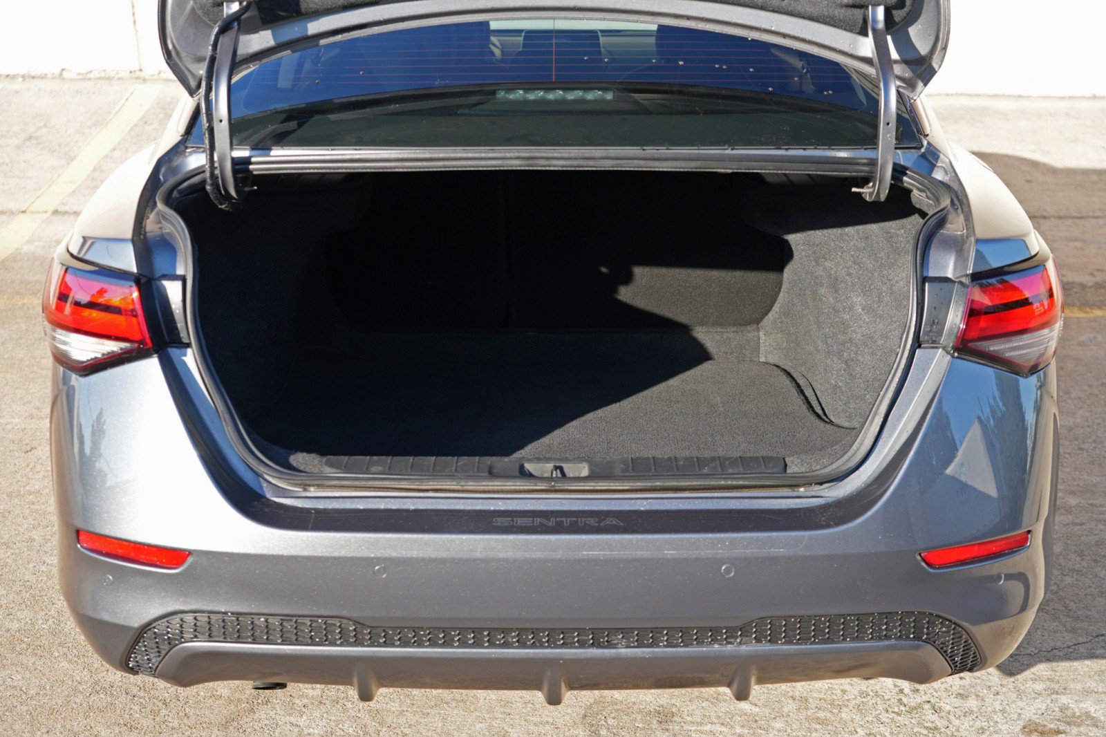 Used 2022 Nissan Sentra SV w/ All-Weather Package FWD image 9