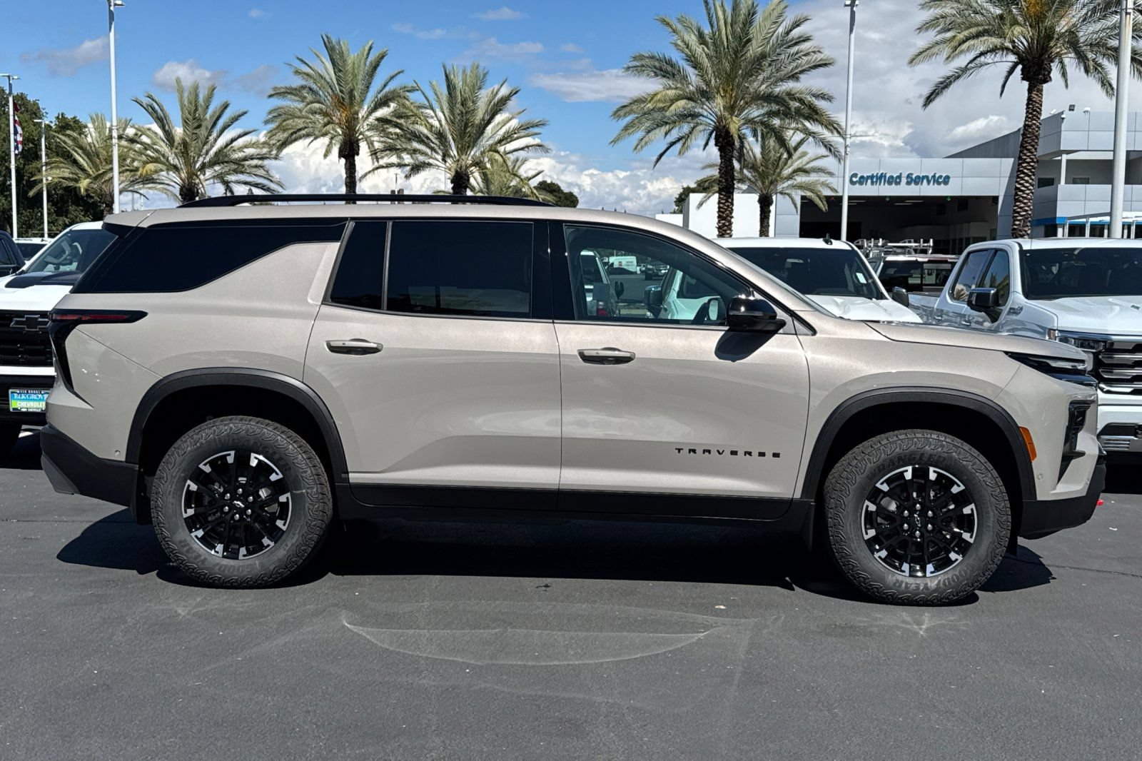 New 2026 Chevrolet Traverse Z71 w/ Enhanced Driving Package AWD/4WD image 2