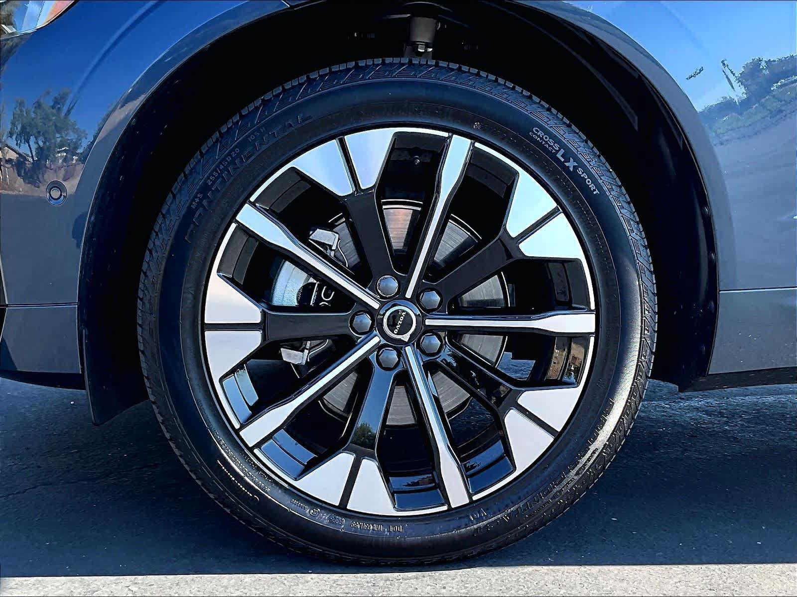 Used 2026 Volvo XC60 B5 Plus w/ Protection Package Premier AWD/4WD image 12