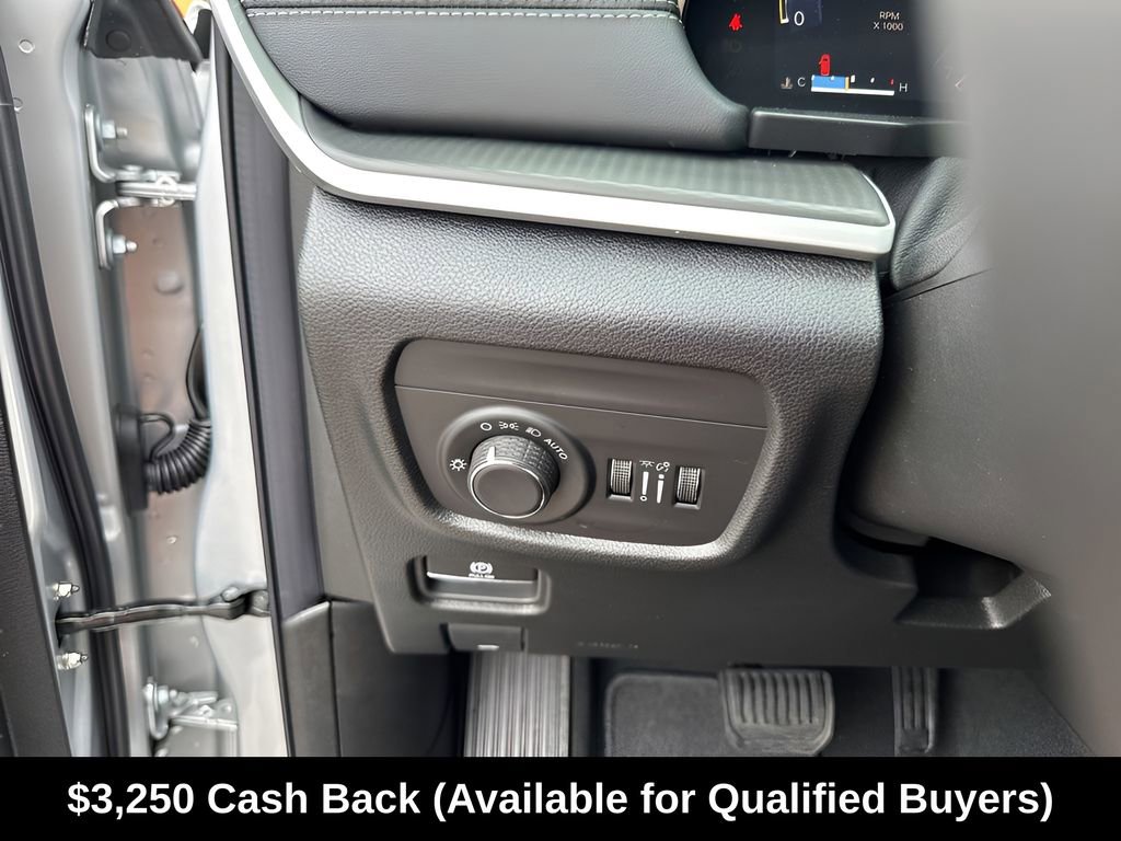New 2025 Jeep Grand Cherokee Laredo X w/ Luxury Tech Group I RWD image 32