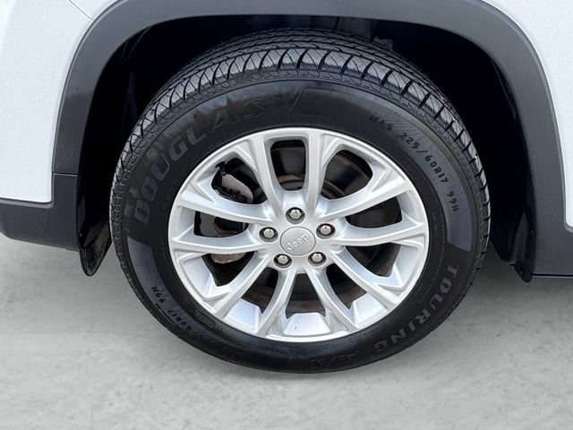 Used 2020 Jeep Cherokee Latitude FWD image 23