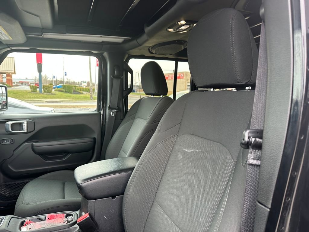 Used 2023 Jeep Wrangler Unlimited w/ Sun & Screen Package image 21