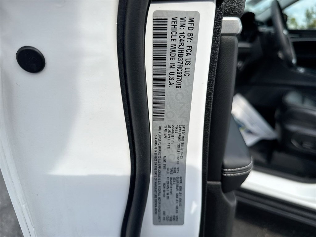 Used 2024 Jeep Grand Cherokee Limited image 28