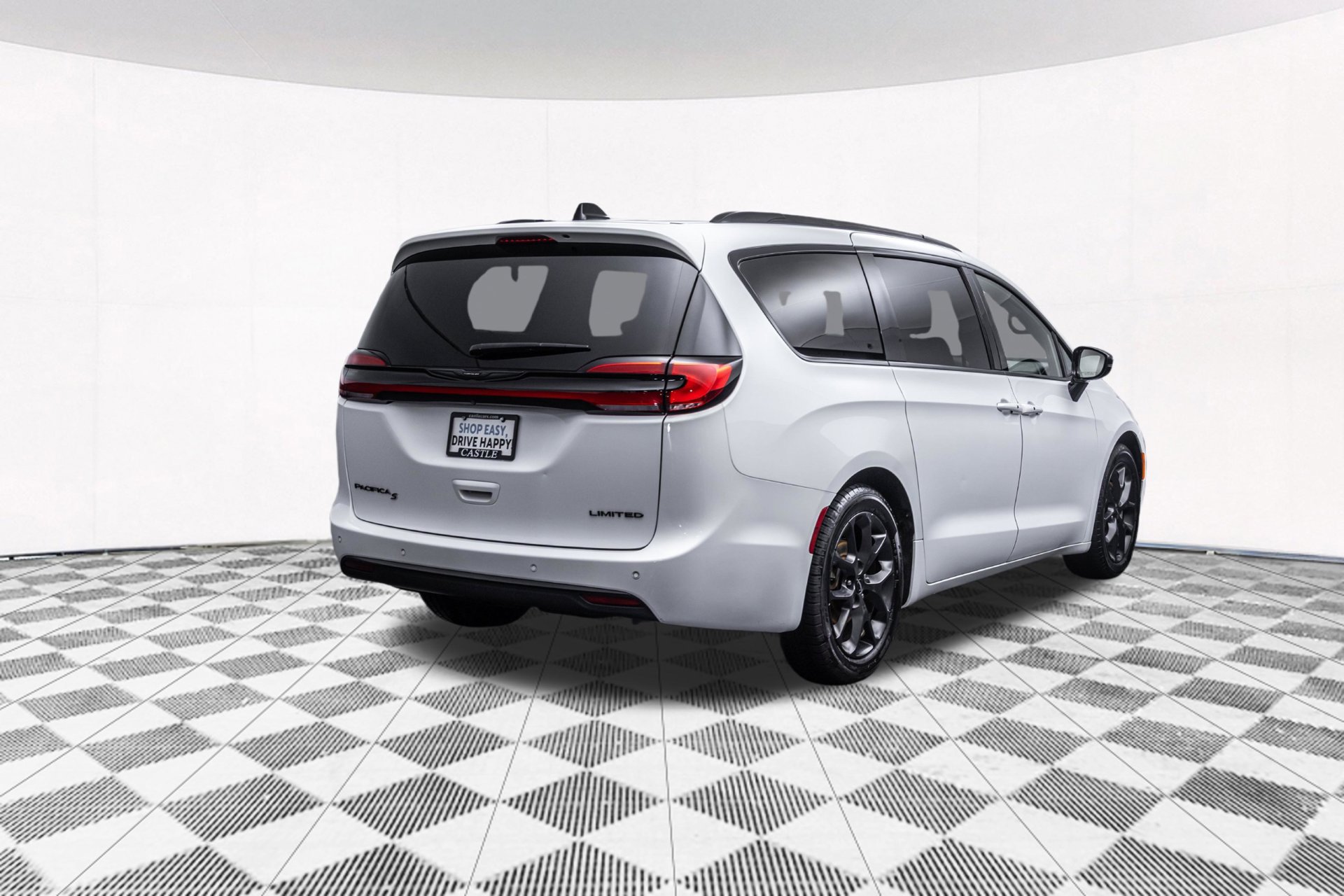 Used 2025 Chrysler Pacifica Limited FWD image 11