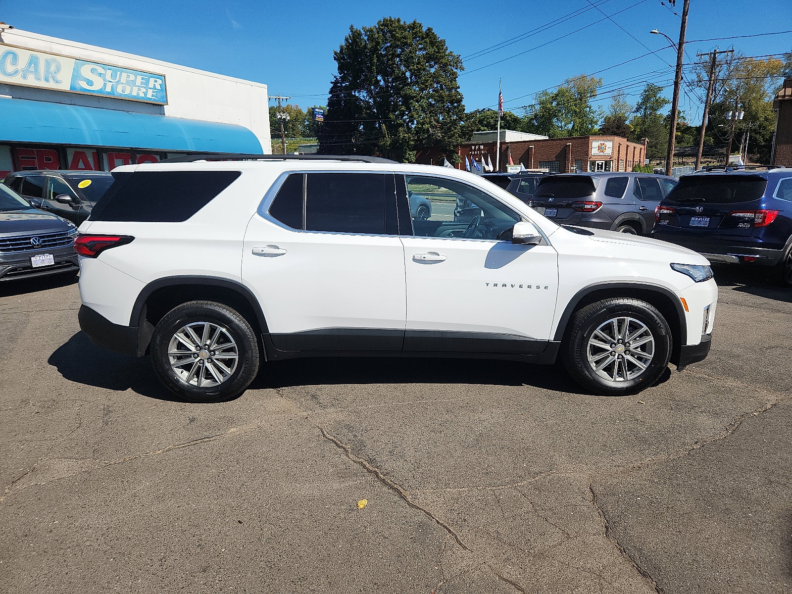 Used 2022 Chevrolet Traverse LT image 7