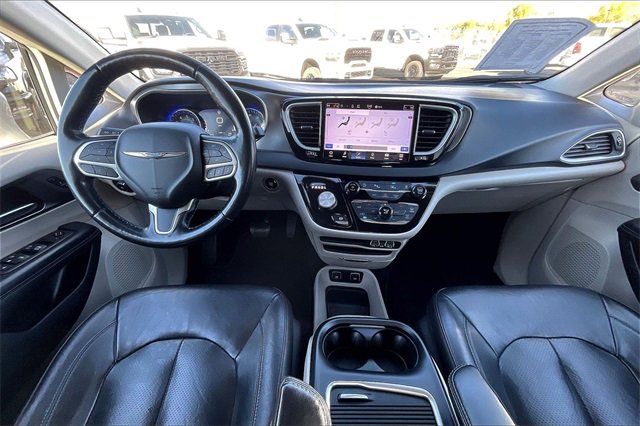 Used 2021 Chrysler Pacifica Touring-L image 15