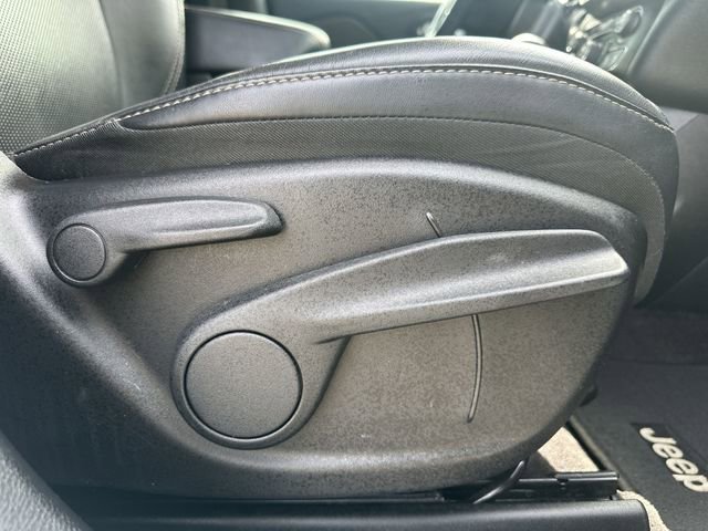 Used 2016 Jeep Cherokee Limited w/ Luxury Group image 29