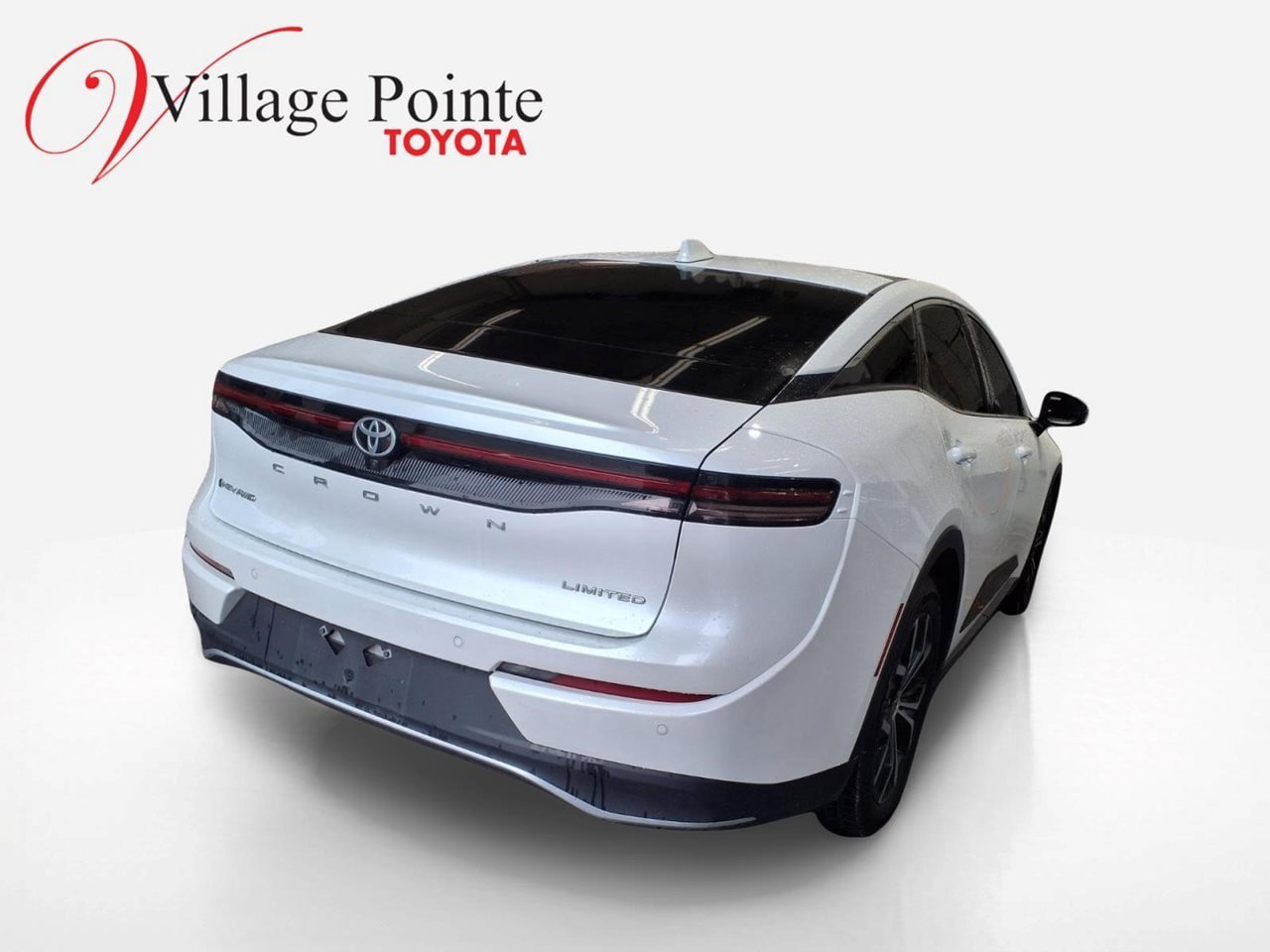 Used 2024 Toyota Crown AWD/4WD image 3