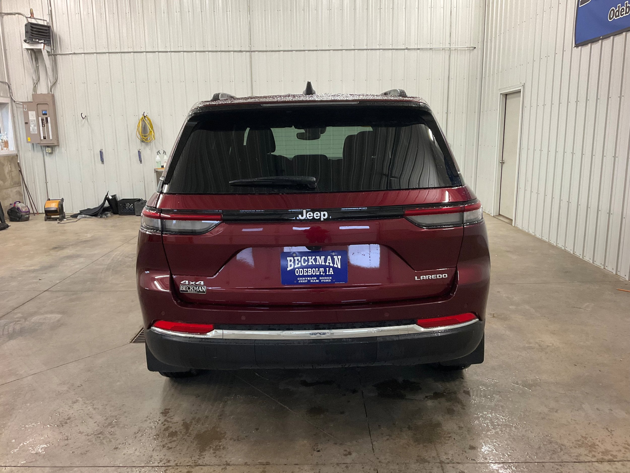Used 2024 Jeep Grand Cherokee Laredo AWD/4WD image 4