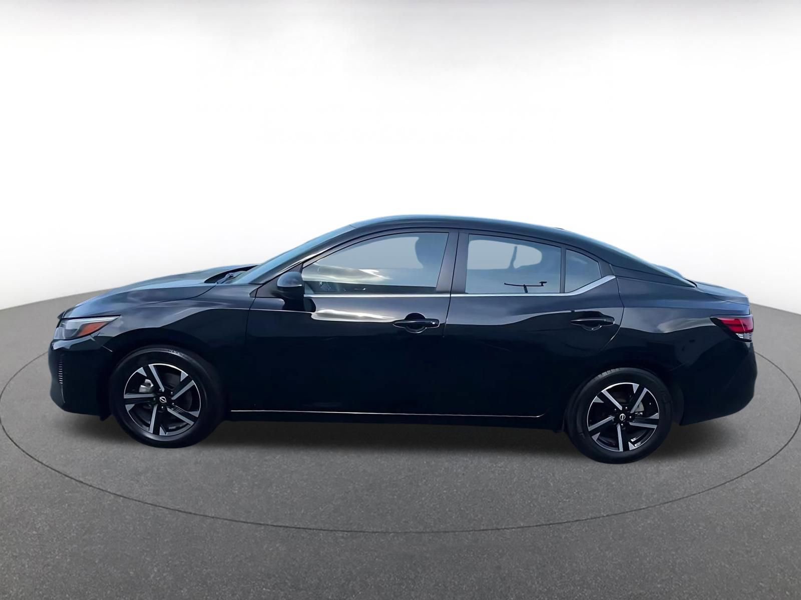 Used 2025 Nissan Sentra SV FWD image 9