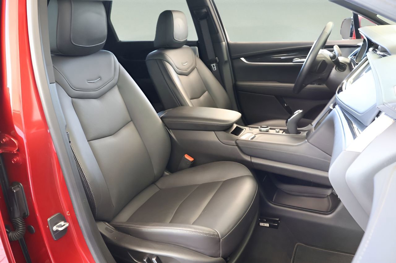 Certified 2023 Cadillac XT5 Premium Luxury w/ Technology Package FWD image 18