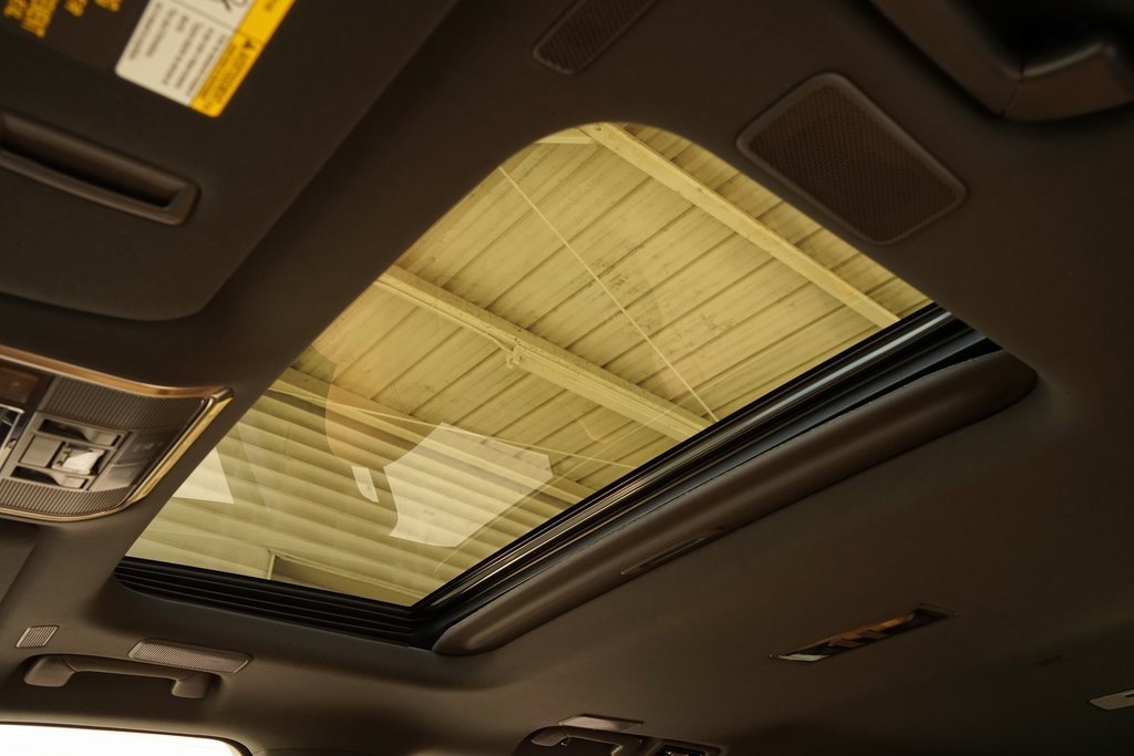 Used 2025 Lexus LX 600 4WD w/ Luxury Package image 21