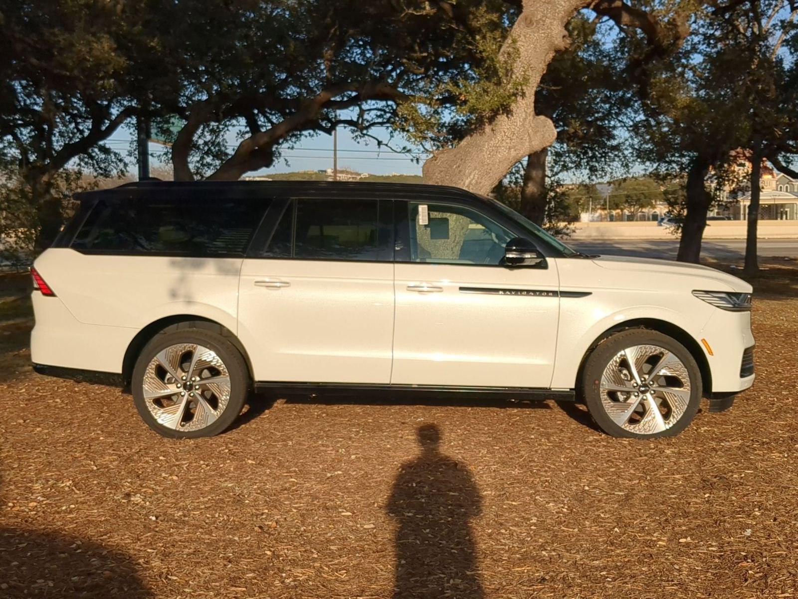 New 2026 Lincoln Navigator L Black Label w/ Black Label Special Edition image 2