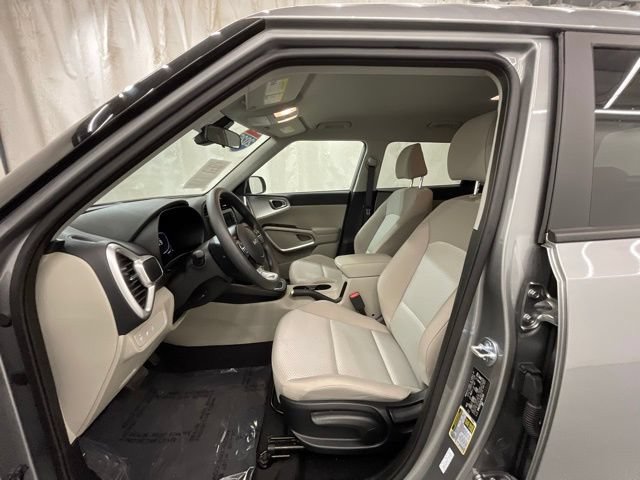 Used 2025 Kia Soul LX w/ LX Technology Package FWD image 10