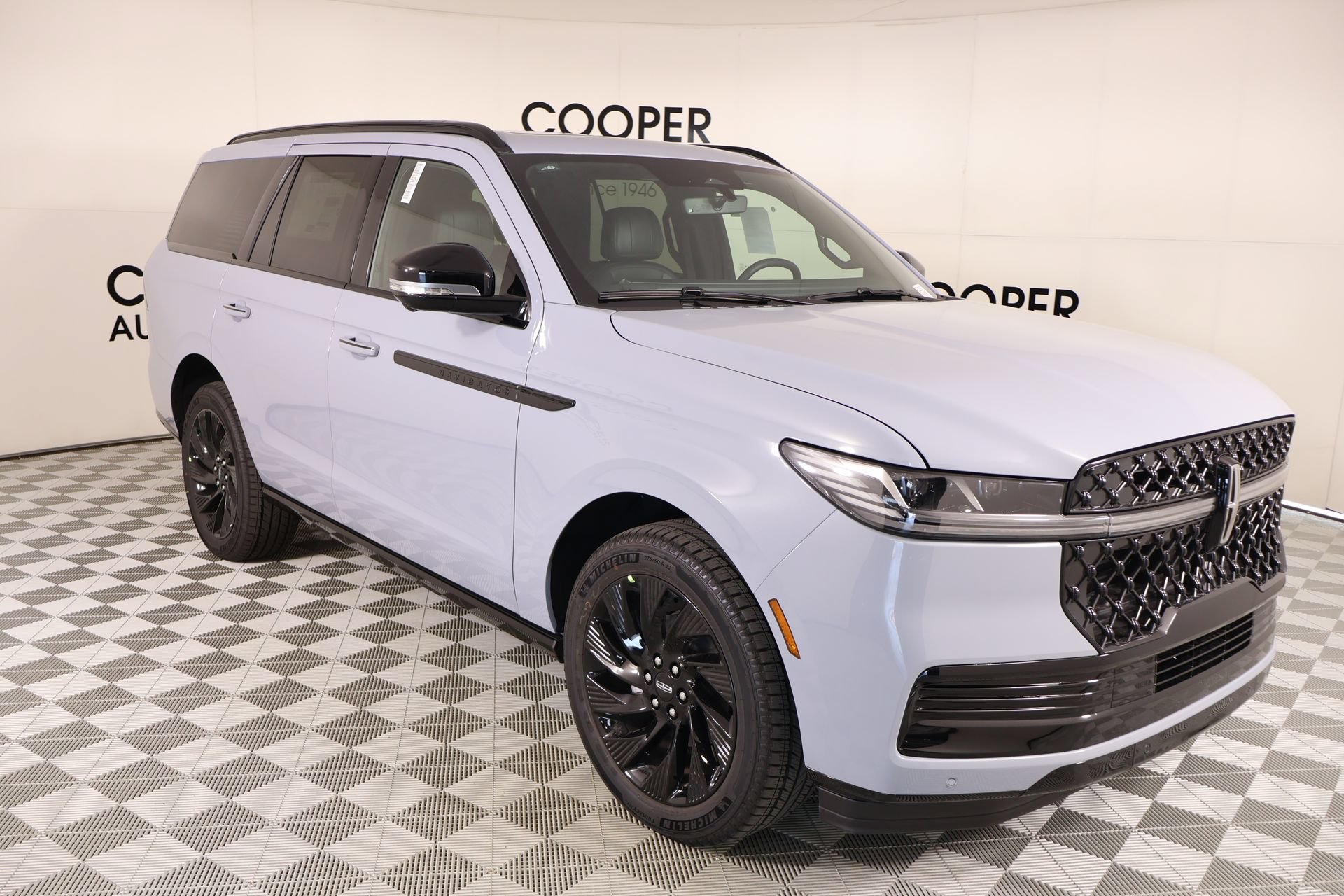 New 2027 Lincoln Navigator Reserve w/ Jet Appearance Package