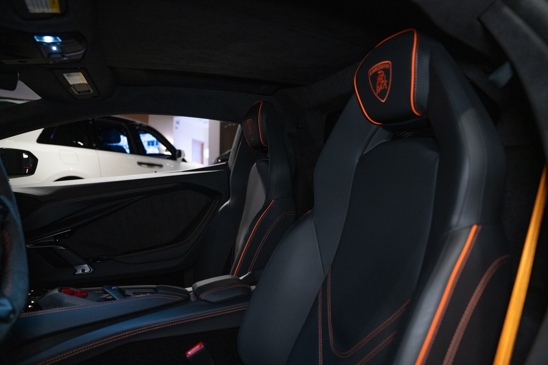 Used 2024 Lamborghini Revuelto AWD/4WD image 13
