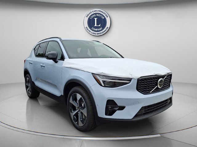New 2026 Volvo XC40 B5 Plus w/ Protection Package Premier AWD/4WD image 3