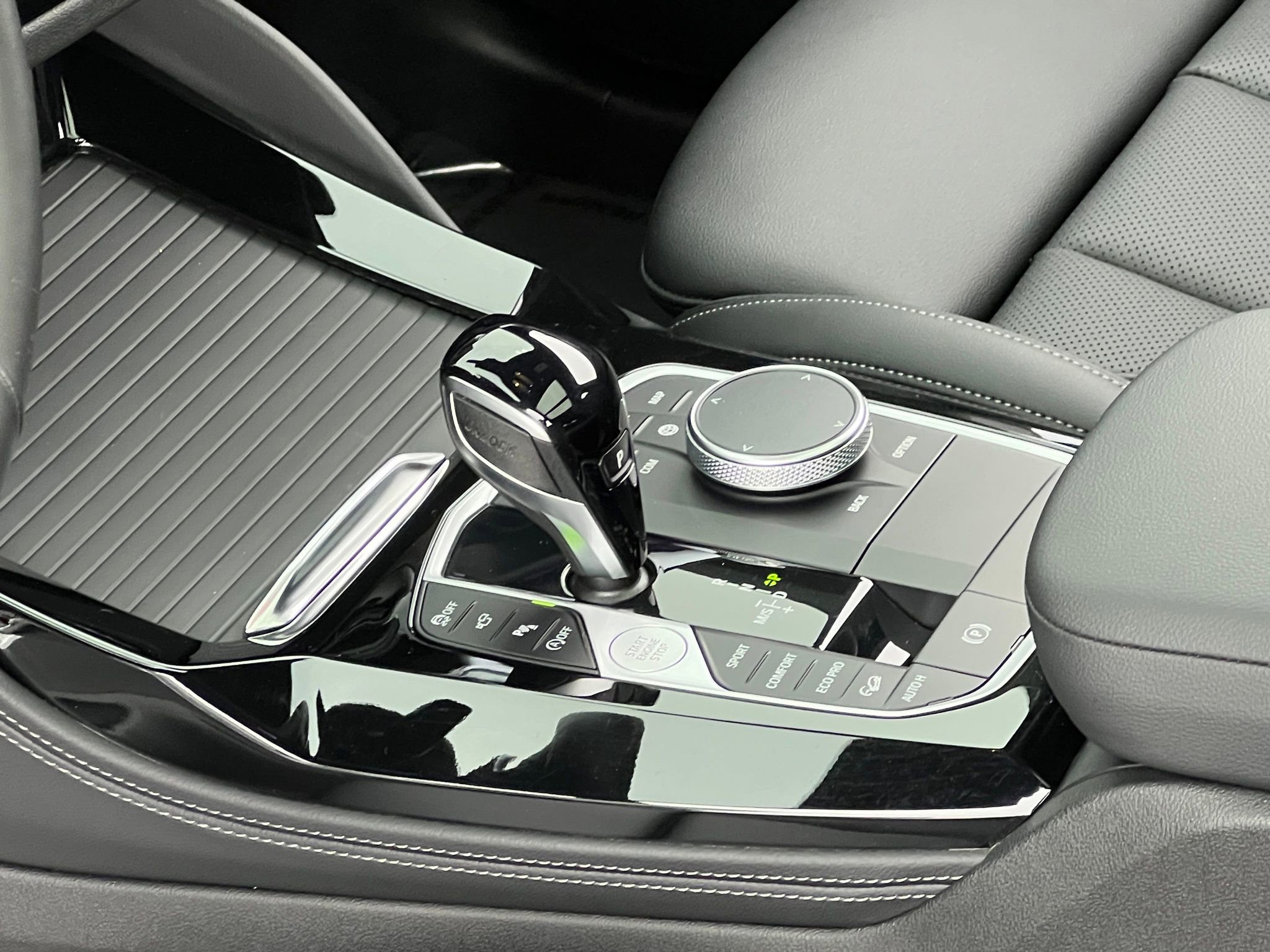 Used 2024 BMW X4 xDrive30i w/ M Sport Package image 27