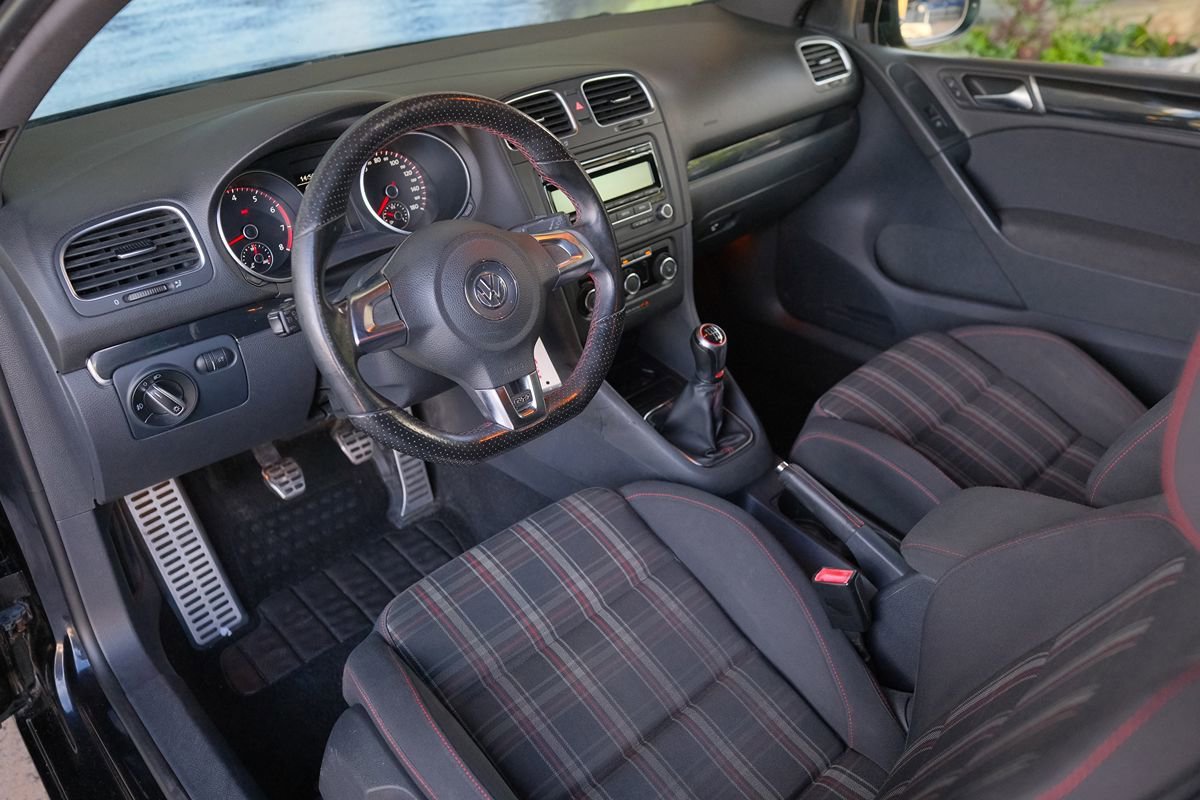 Used 2012 Volkswagen GTI 2-Door FWD image 15