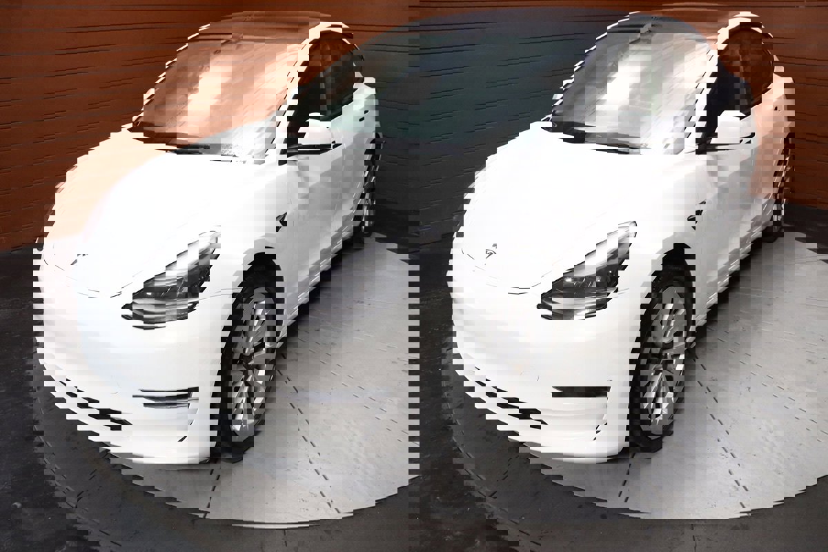 Used 2023 Tesla Model 3 Standard Range image 5